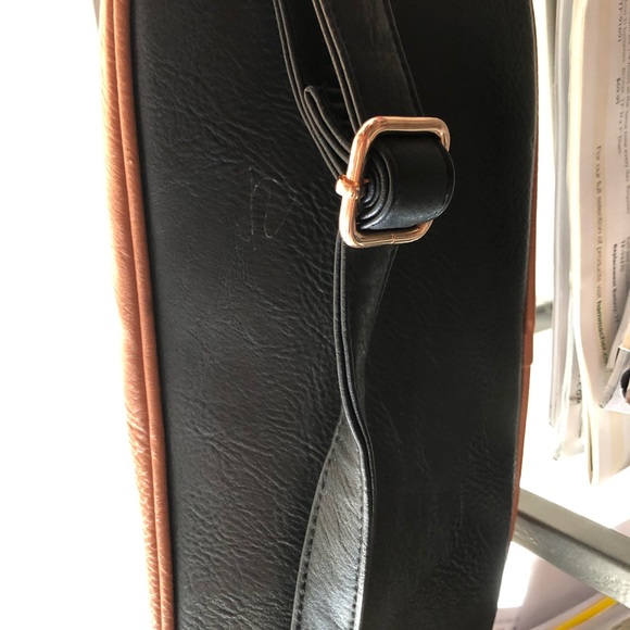 Deep Non Designer Handbag/Tote - Picture 4 of 7